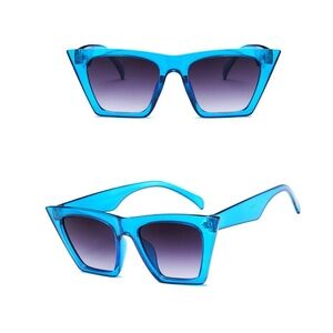 Blue Transparent Square Sunglasses – Bold Oversized Frame with Gradient Lenses